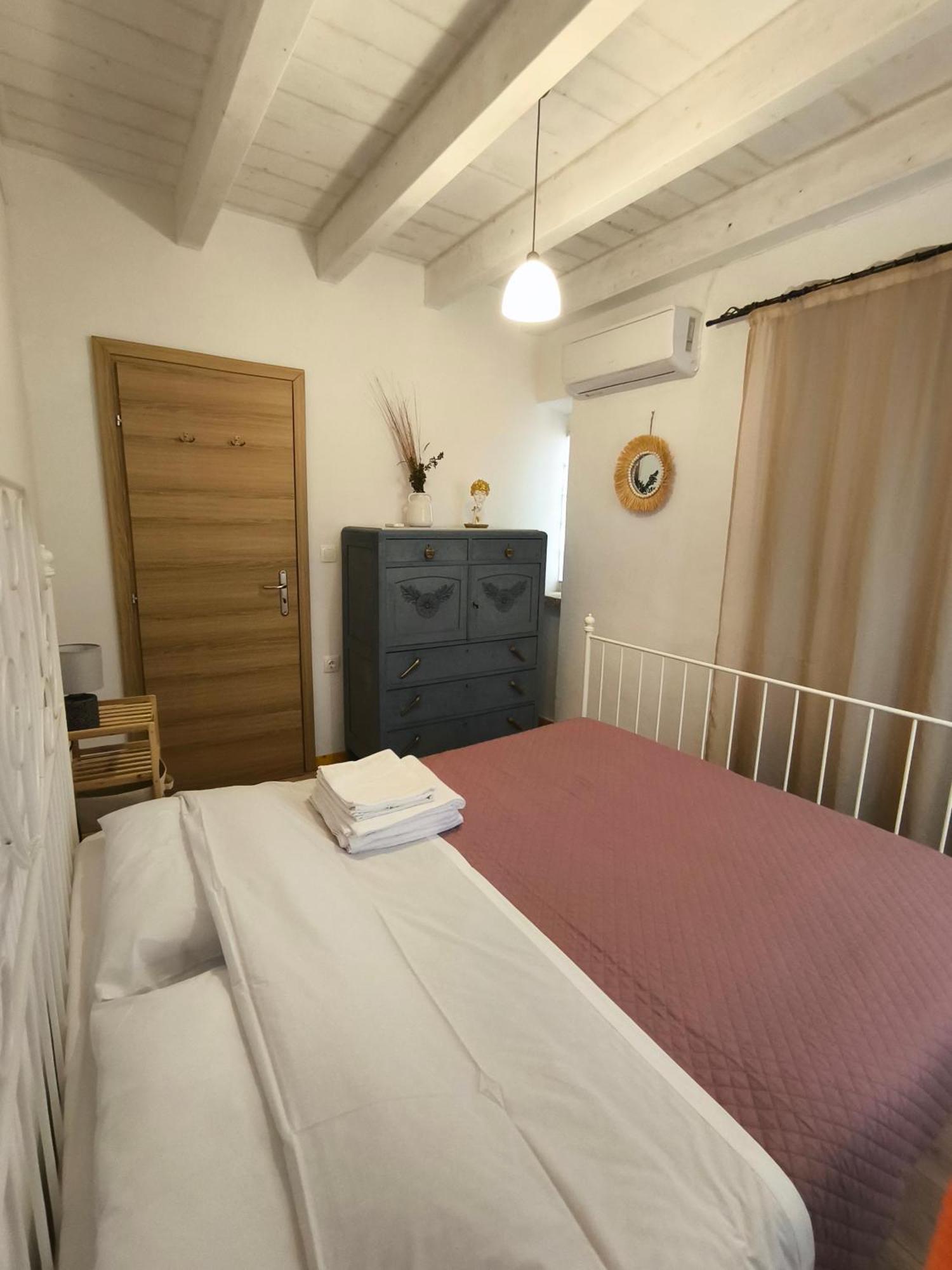 Dafnis Apartment Corfu Town Екстер'єр фото
